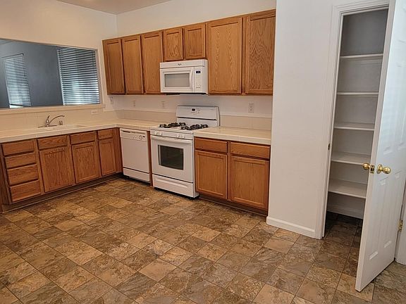5th image of 1347 Winnies Ln