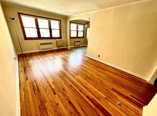 24-39 41st St #2A, Astoria, NY 11103
