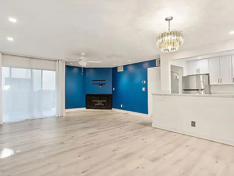 2 bed, 986 sqft, $2,995 — Photo 3