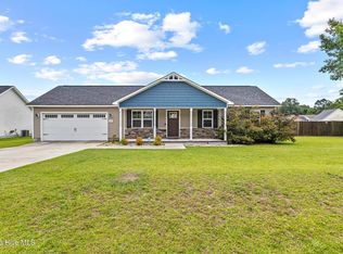 205 Peaceful Ln, Hubert, NC 28539