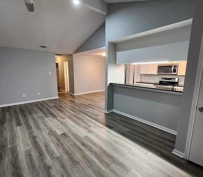 1720 Hazelwood Dr #1720 — Photo 3