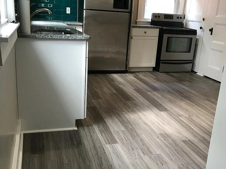51 Oak St — Photo 3