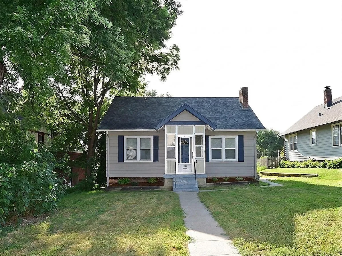 3 bed, 1400 sqft, $1,895 — Photo 2