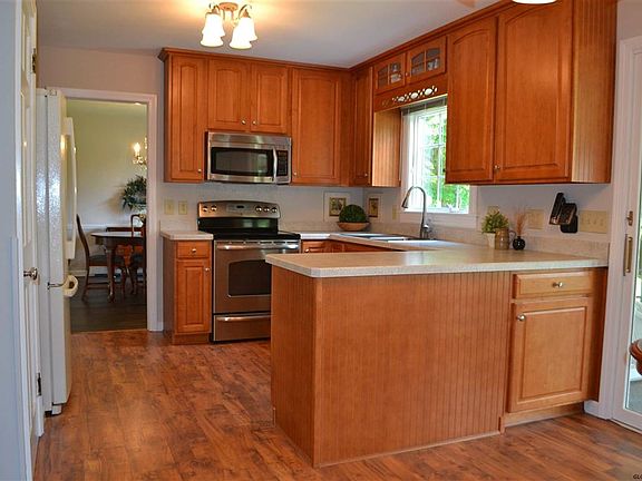 3rd image of 6 Bayberry Ct