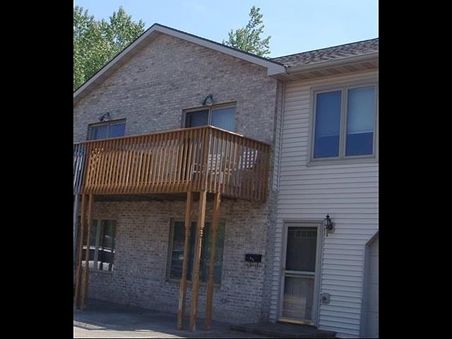 1st image of 415 W Lakeshore Dr