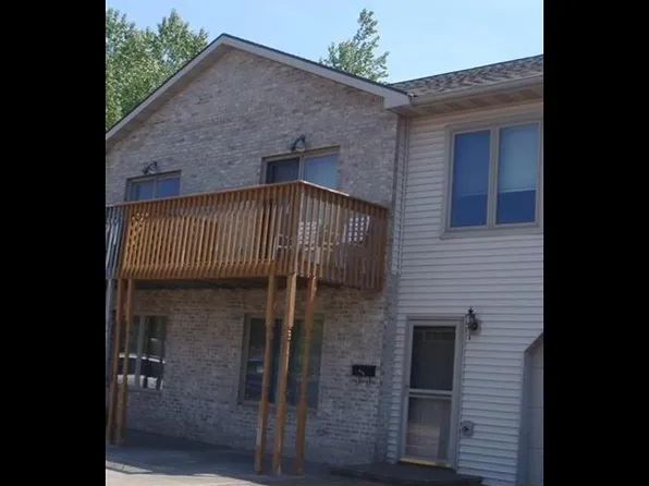 415 W Lakeshore Dr, Houghton, MI 49931