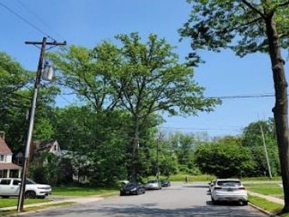 Exterior Neighborhood (street photo)