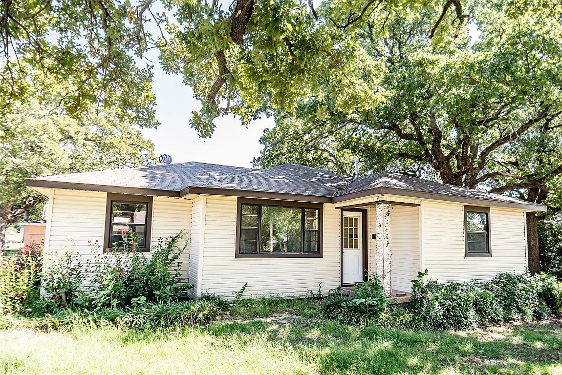401 Montague St, Nocona, TX 76255 Zillow