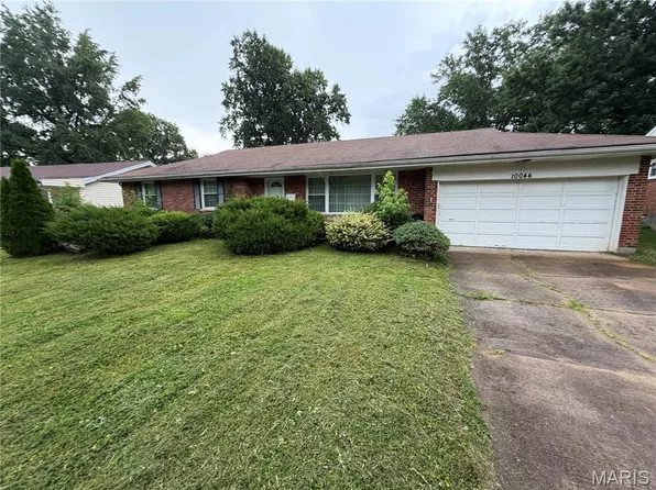 10044 Grosvenor Dr, Saint Louis, MO 63137