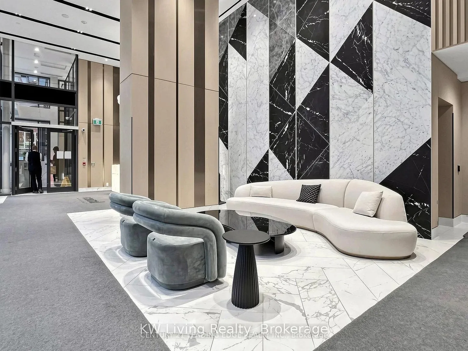 Central Condos — Photo 3