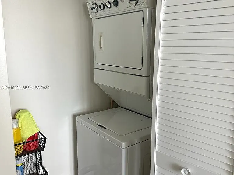 253 NE 2nd St #1402 — Photo 18