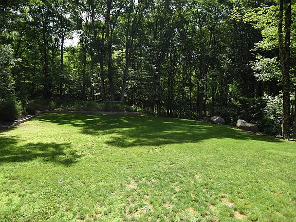 3rd image of 105 Winding Brook Dr