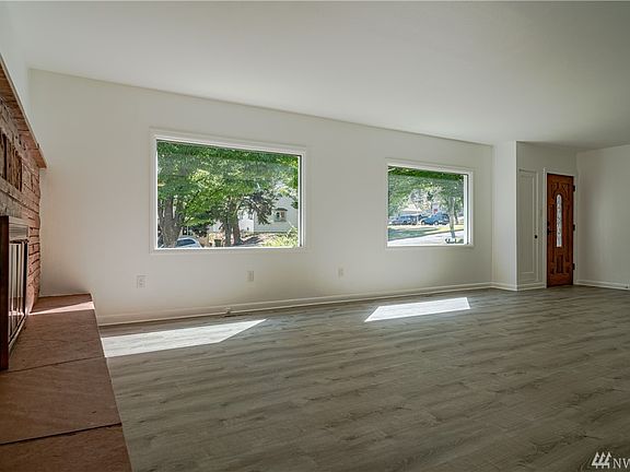 3rd image of 6 Douglas Ave