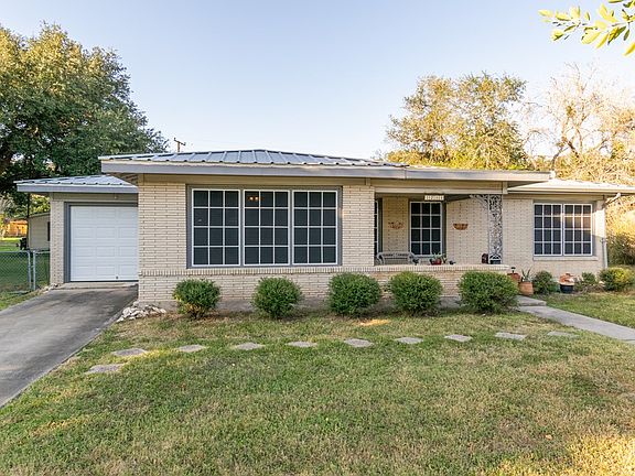 3rd image of 1217 Roosevelt Dr