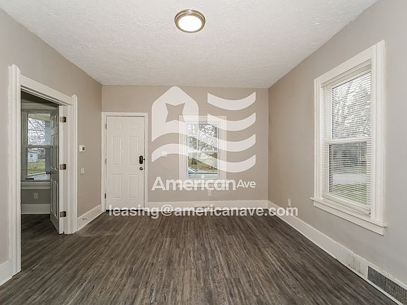 1281068_002_wm_-_living_room_13612693.jpg