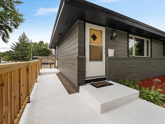 5th image of 1401 Winnetka Ave N