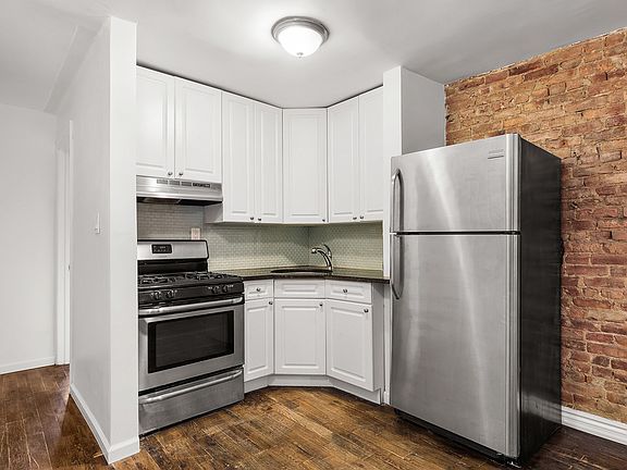 3rd image of 167 Vernon Ave #1