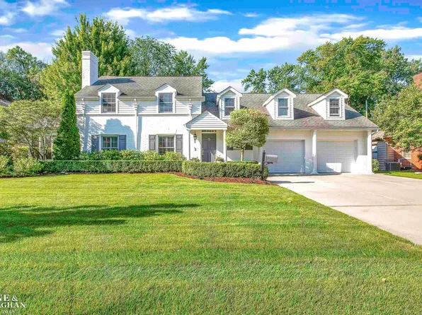 1121 S Oxford Rd, Grosse Pointe Woods, MI 48236