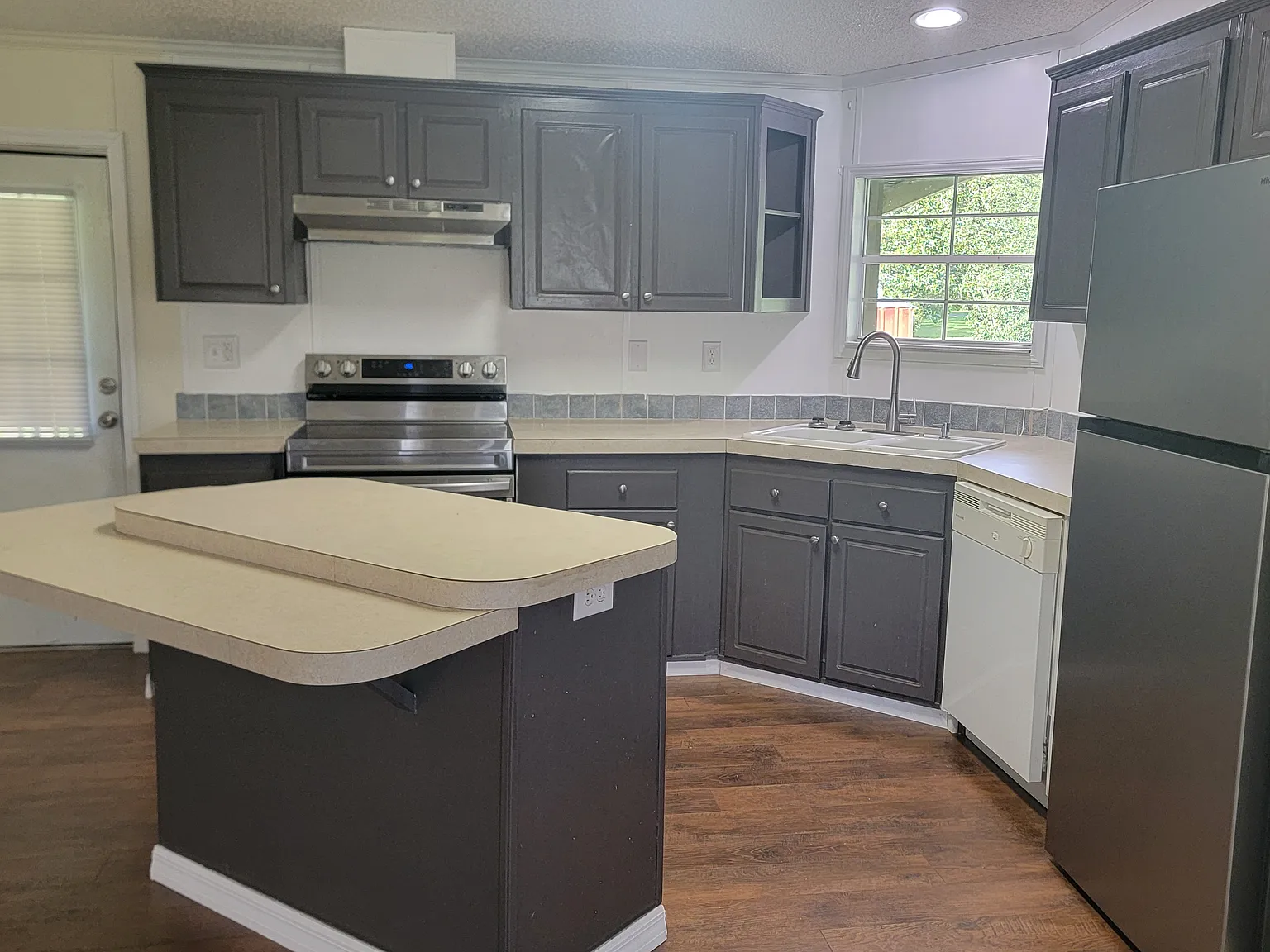 2 bed, 1008 sqft, $1,350 — Photo 4