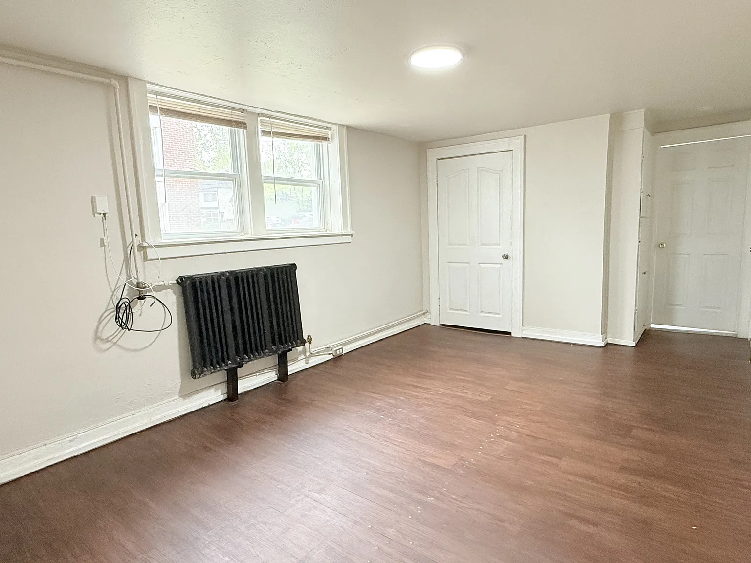 1518 University Avenue West — Photo 2