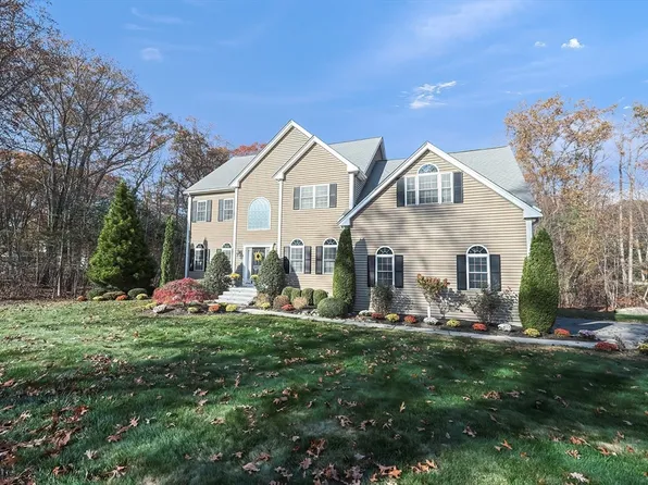 5 Shamrock Ln, Medway, MA 02053