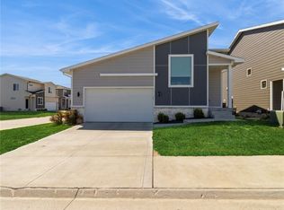 17100 Larkspur Ln, Urbandale, IA 50323