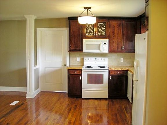 3rd image of 915 Woodland Ave