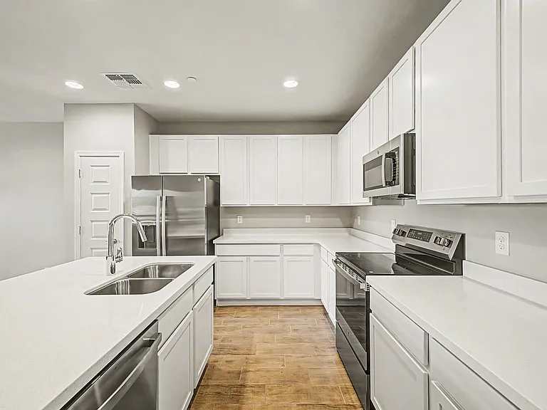 733 E Commonwealth Ave #27 — Photo 3