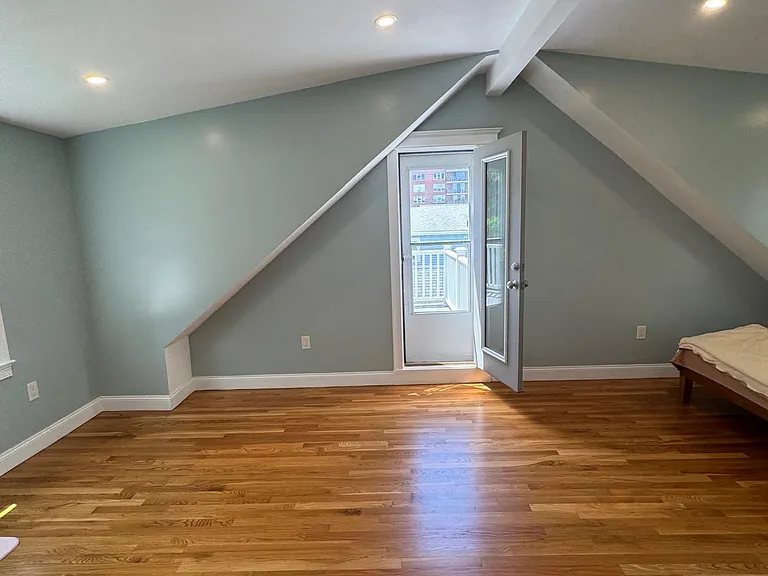 16 Moody St — Photo 6