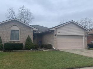 933 Milverton Dr, Troy, MI 48083