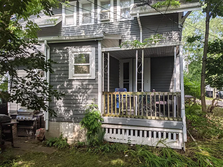 535 Forest St — Photo 2