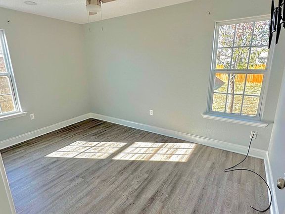 5th image of 4915 McKnight Dr