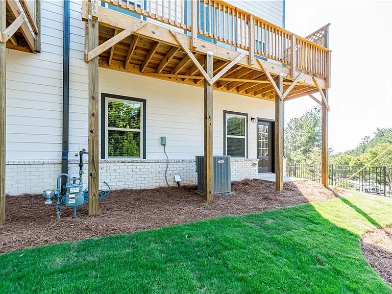 1662 Mountain Top Ln — Photo 36