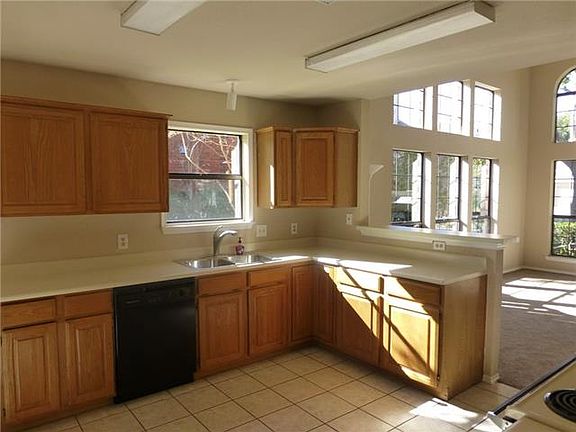 5th image of 208 Leisure Ln