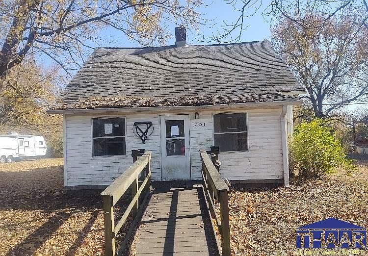 1st image of 701 N Vandalia St