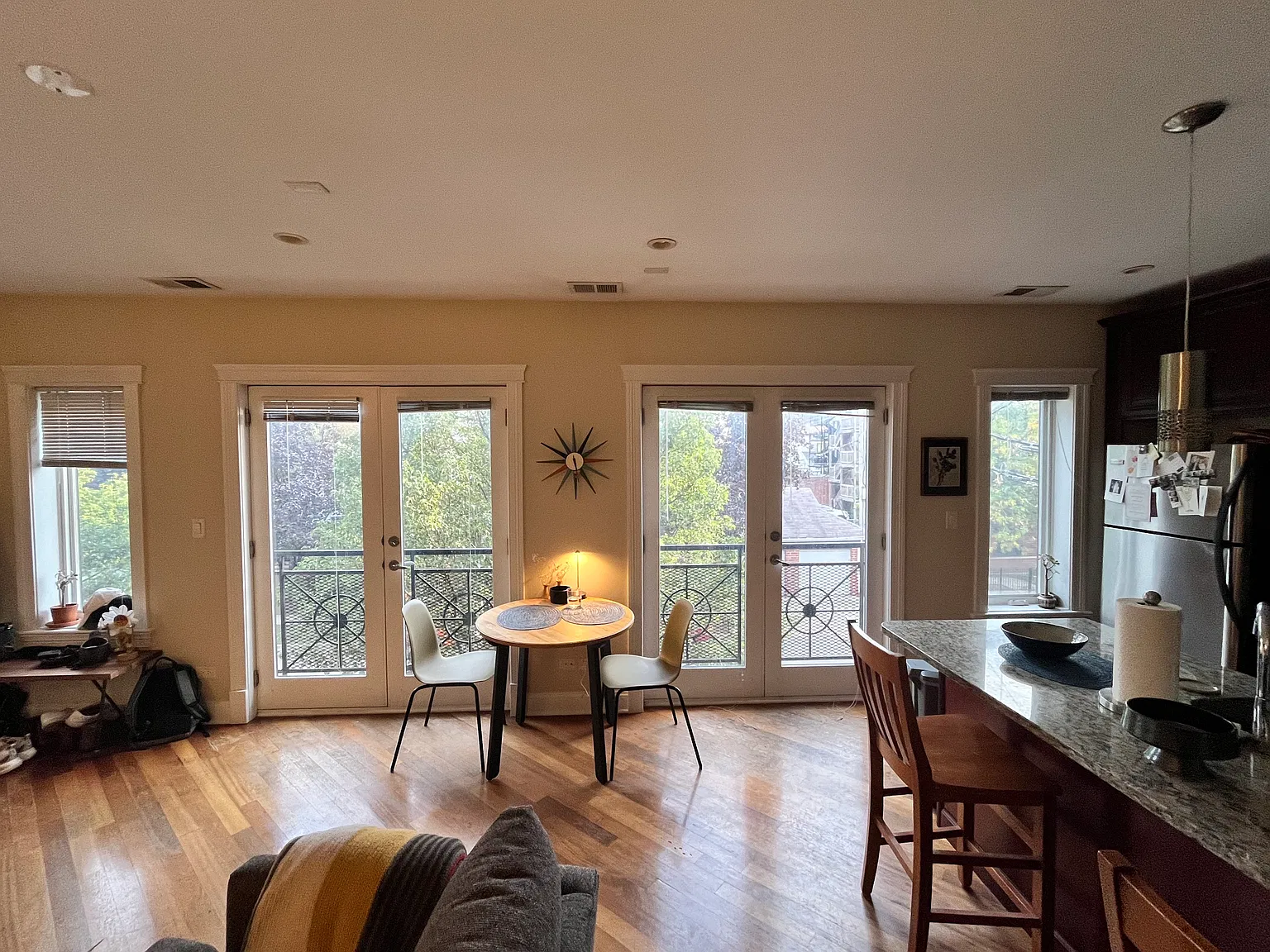 2 bed, 900 sqft, $2,998 — Photo 2