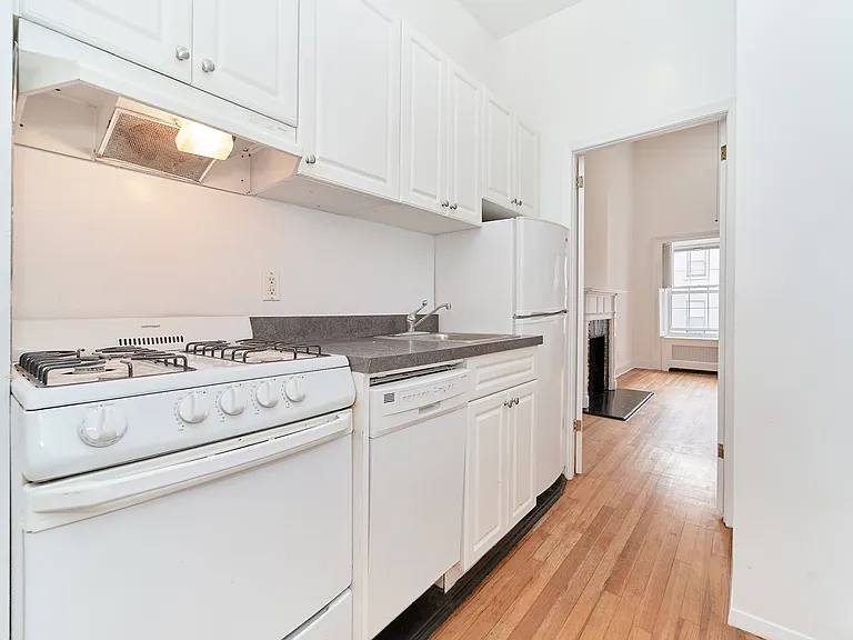 25 E 38th St #5F — Photo 6