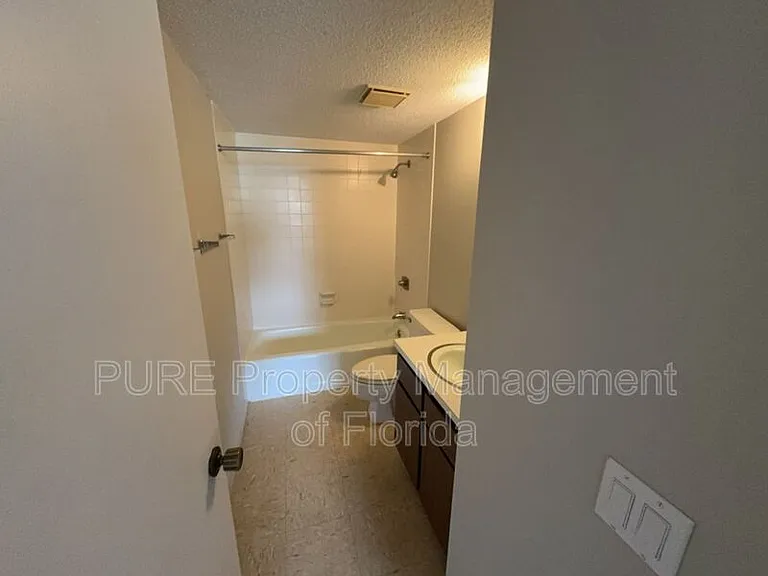 549 Fairways Dr #B — Photo 17