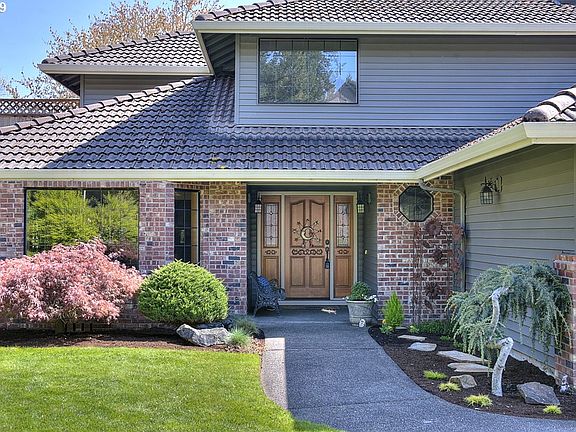 2nd image of 3705 NE 127th Cir