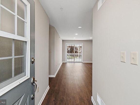 4th image of 2461 E High St #Cre