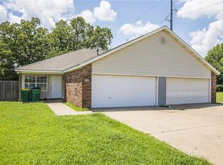 1340 Fredonia St, Springdale, AR 72762