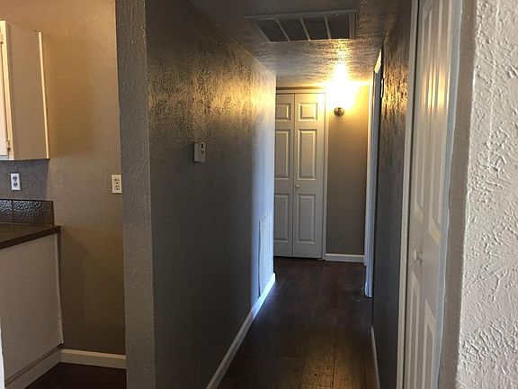 4th image of 6424 Sandhurst Ln E