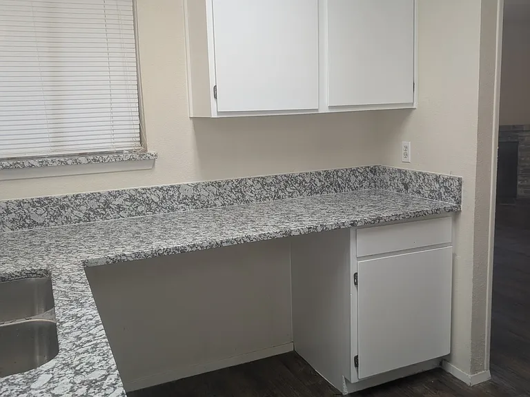 2411 Windy Pine Ln — Photo 6