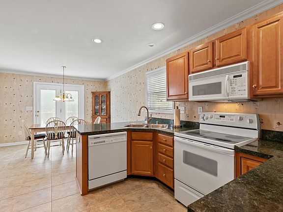 5th image of 3020 Blackmoor Park Cir