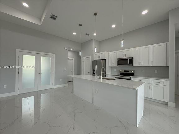 5th image of 417 Paddock St