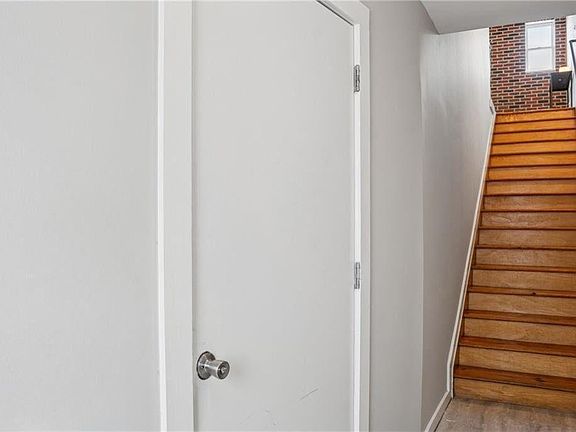 5th image of 322 Peters St SW Unit 6