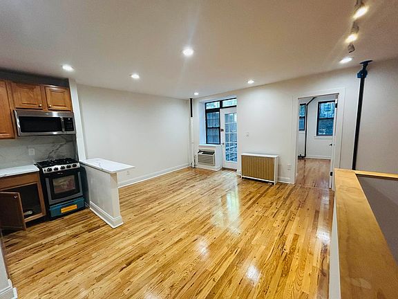 3rd image of 249 W 76th St APT B