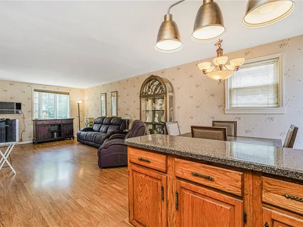 326 Bay 14th Street image 13 of 36