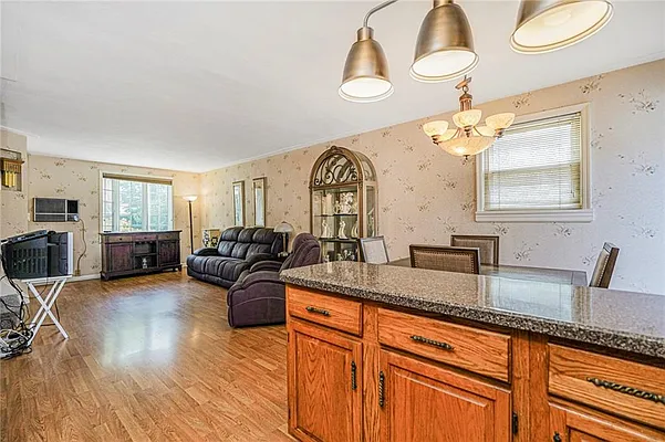 Sold by Remax Real Estate Professionals | media 13
