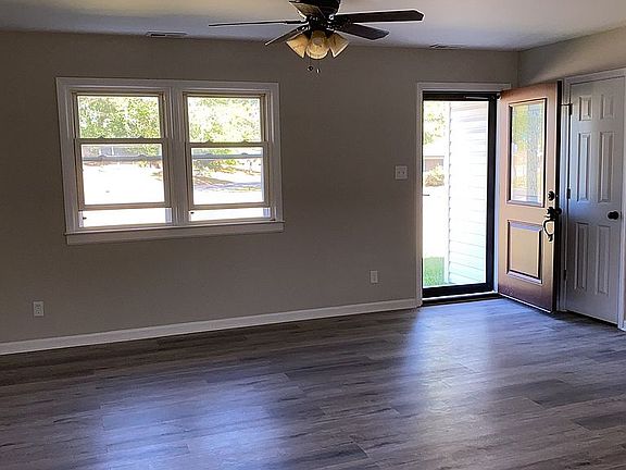 3rd image of 5992 Richfield Ave